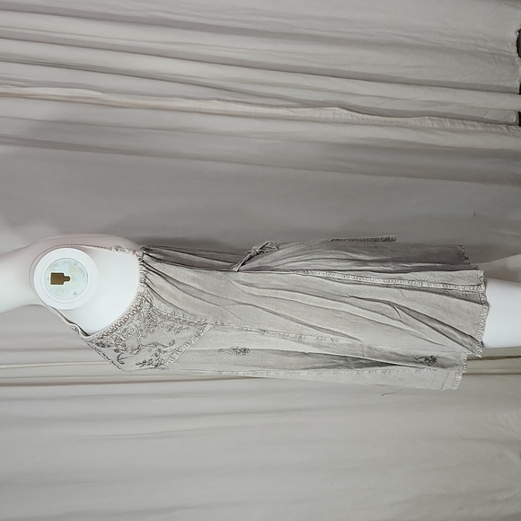 Devi Boho/ Indie Style Embroidered OSFM Basic Floral Button Down Mini Dress - Picture 3 of 10